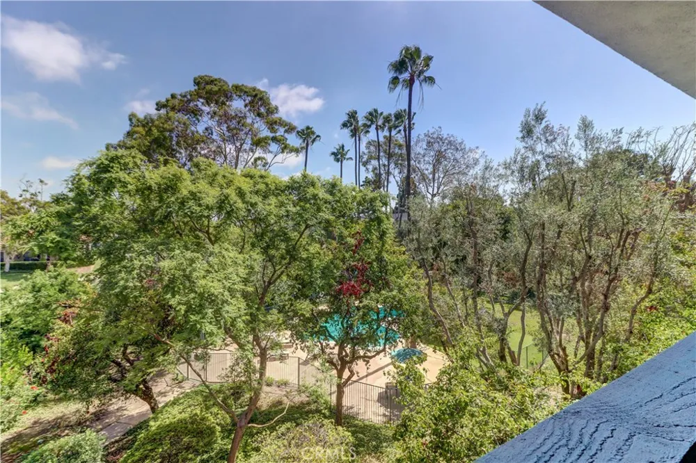 576 Bellflower Boulevard #303 Long Beach, CA 90814
