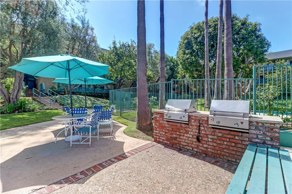 576 Bellflower Boulevard #303 Long Beach, CA 90814