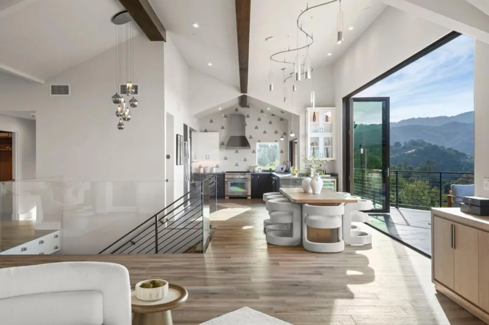 17808 Tourney Road Los Gatos, CA 95030
