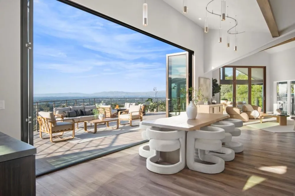 17808 Tourney Road Los Gatos, CA 95030