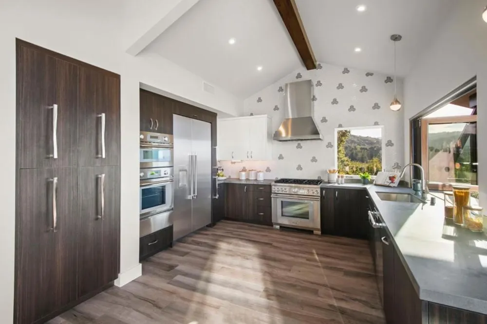 17808 Tourney Road Los Gatos, CA 95030