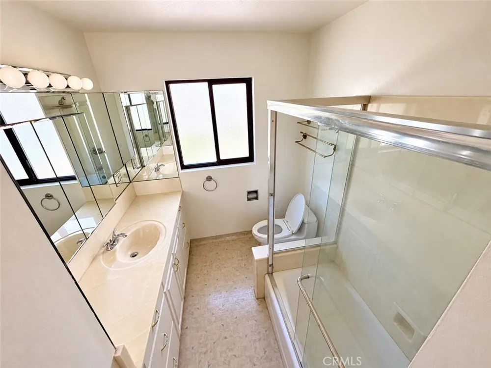 220 W Avenida Cordoba San Clemente, CA 92672