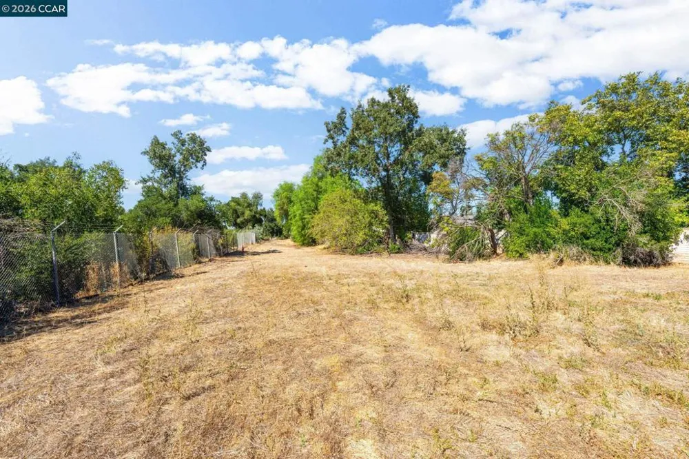 907 Lyon Ct Concord, CA 94518