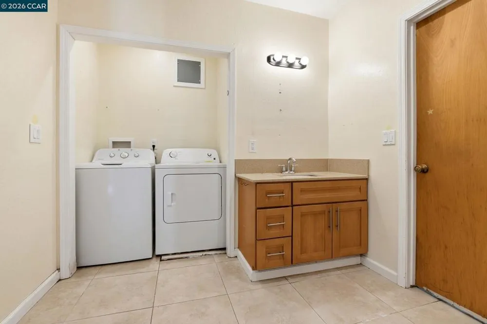 907 Lyon Ct Concord, CA 94518