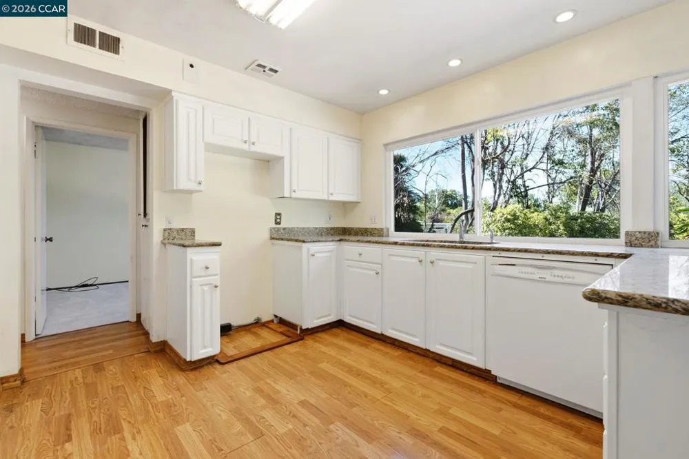 907 Lyon Ct Concord, CA 94518