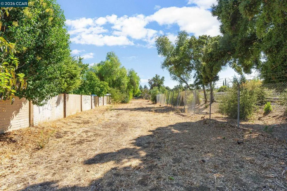 907 Lyon Ct Concord, CA 94518
