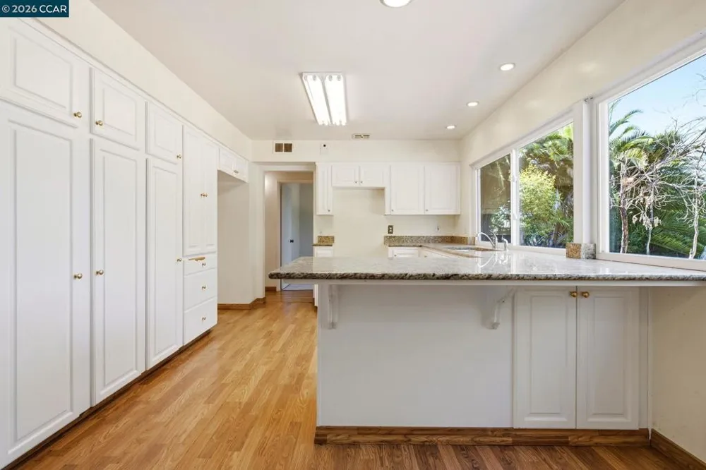 907 Lyon Ct Concord, CA 94518