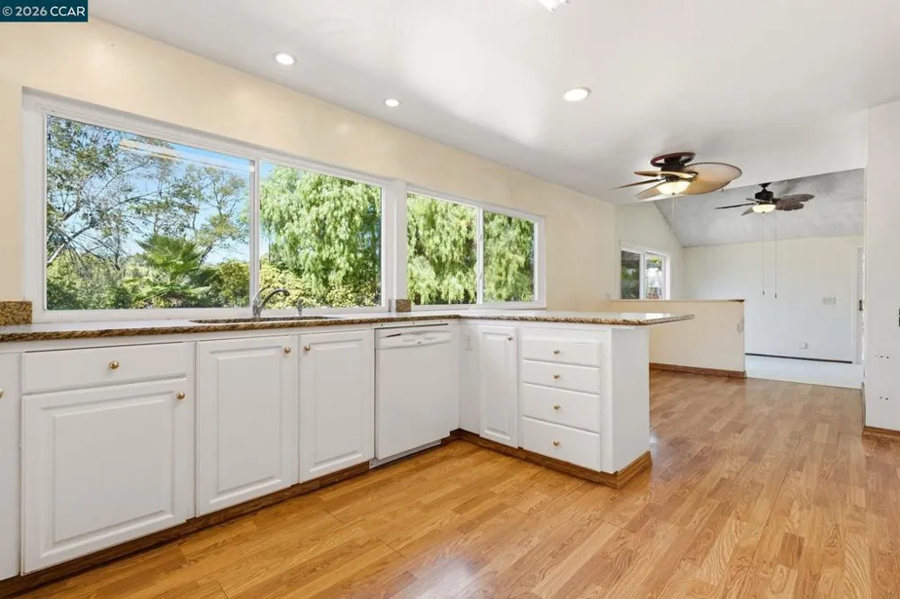 907 Lyon Ct Concord, CA 94518