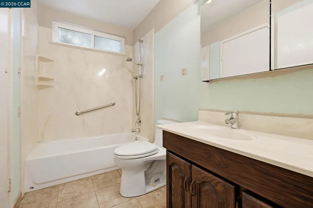 907 Lyon Ct Concord, CA 94518