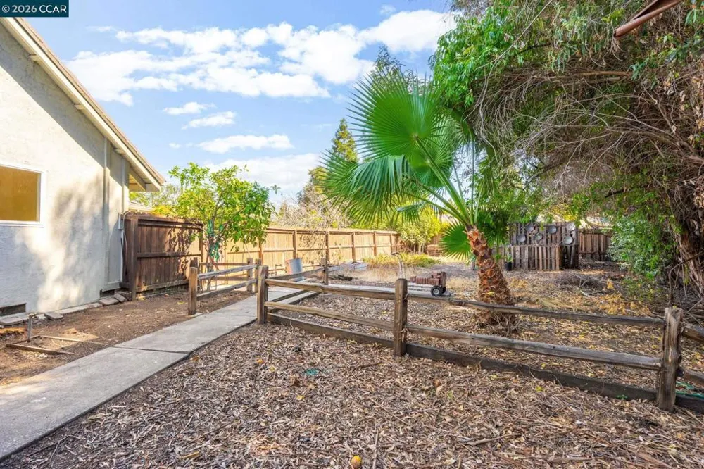 907 Lyon Ct Concord, CA 94518