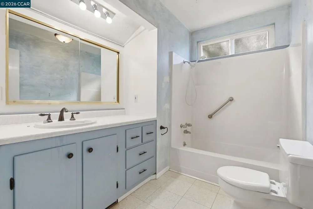 907 Lyon Ct Concord, CA 94518