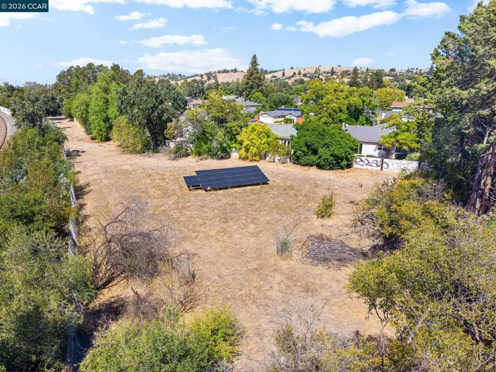 907 Lyon Ct Concord, CA 94518