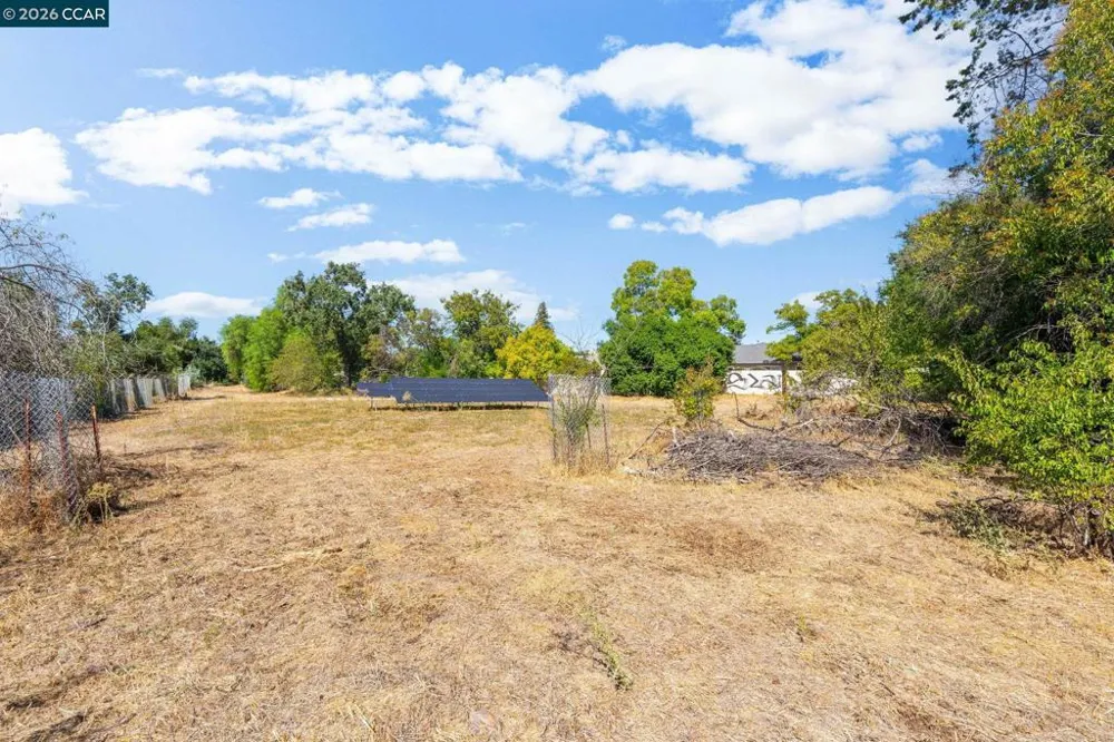 907 Lyon Ct Concord, CA 94518