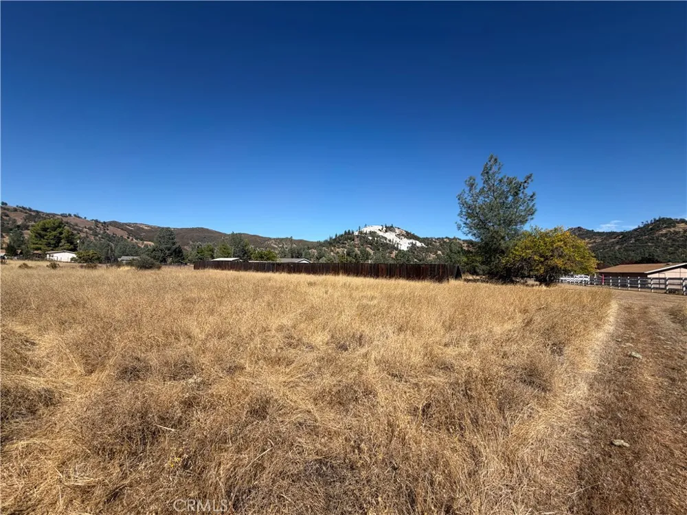 2595 Spring Valley Road Clearlake Oaks, CA 95423