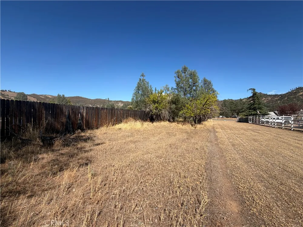 2595 Spring Valley Road Clearlake Oaks, CA 95423