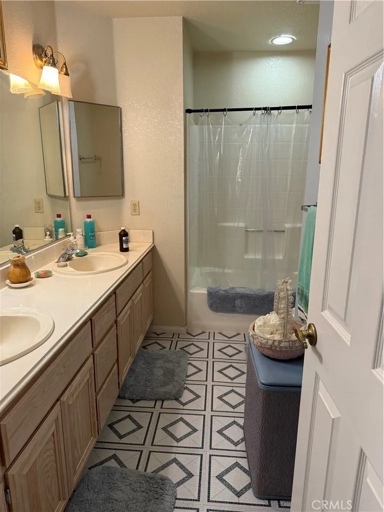 20404 Half Moon Court Apple Valley, CA 92308