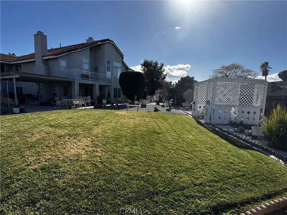20404 Half Moon Court Apple Valley, CA 92308