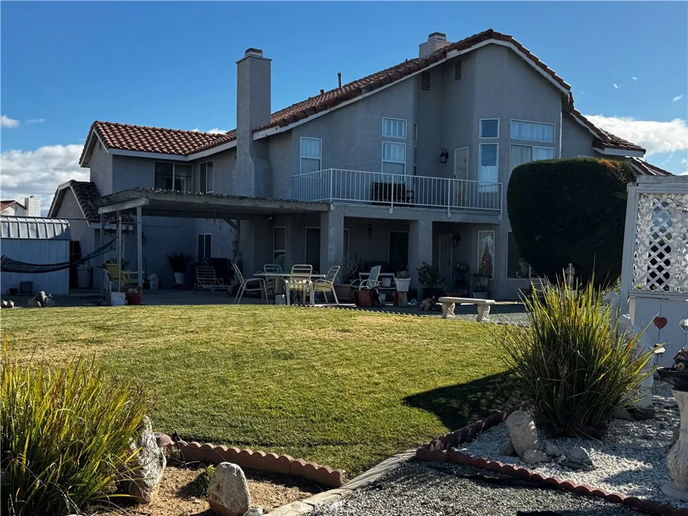 20404 Half Moon Court Apple Valley, CA 92308