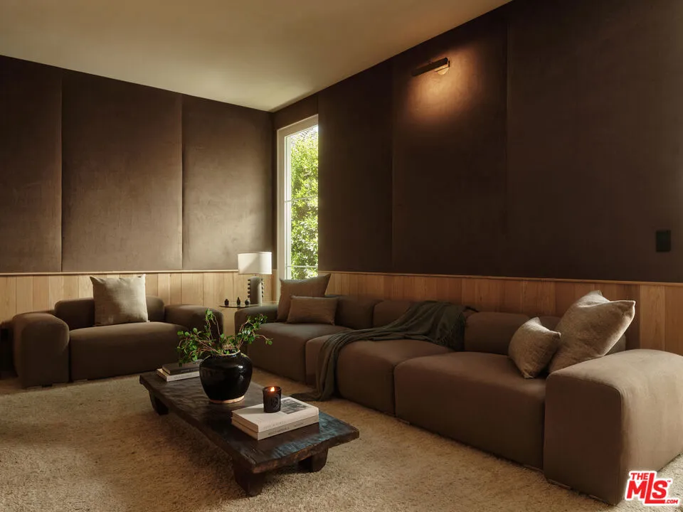 411 Bowling Green Way Los Angeles, CA 90049