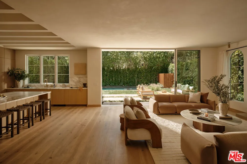 411 Bowling Green Way Los Angeles, CA 90049