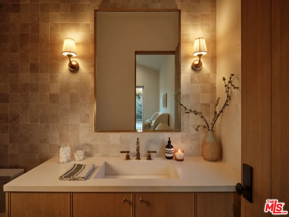 411 Bowling Green Way Los Angeles, CA 90049