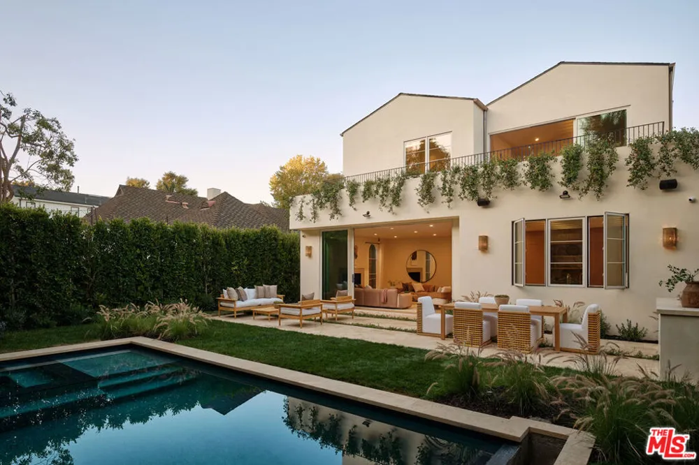 411 Bowling Green Way Los Angeles, CA 90049