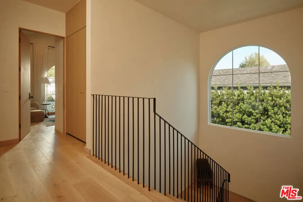 411 Bowling Green Way Los Angeles, CA 90049