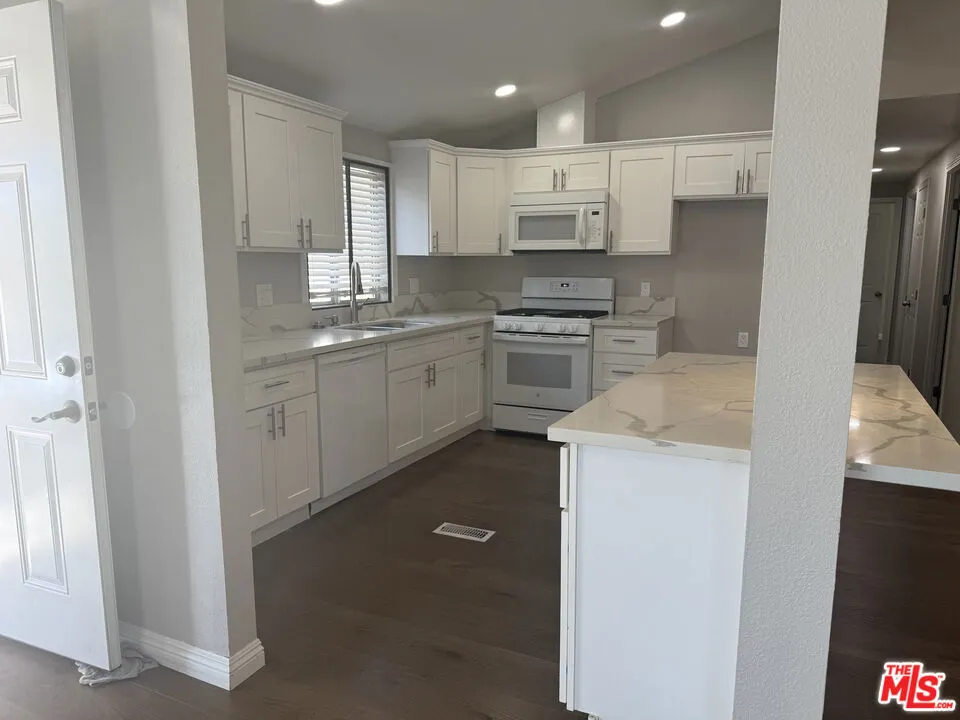 257 Las Brisas Circle Pomona, CA 91768