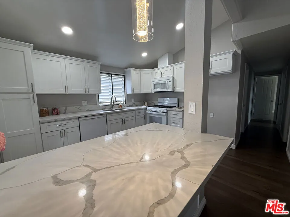257 Las Brisas Circle Pomona, CA 91768