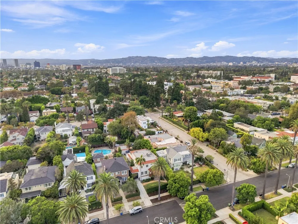 911 S Victoria Avenue Los Angeles, CA 90019