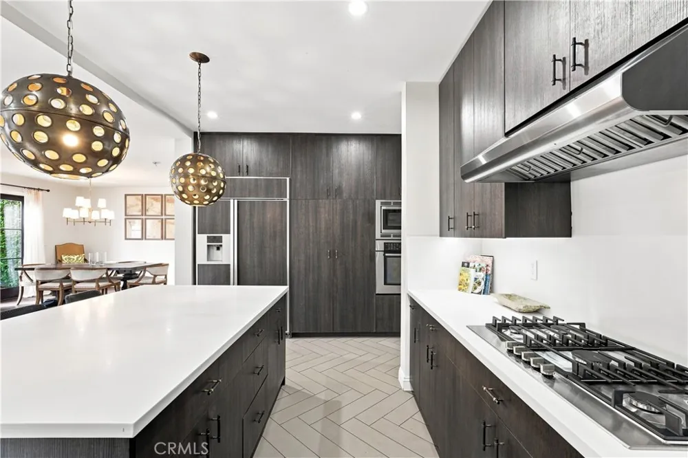 911 S Victoria Avenue Los Angeles, CA 90019