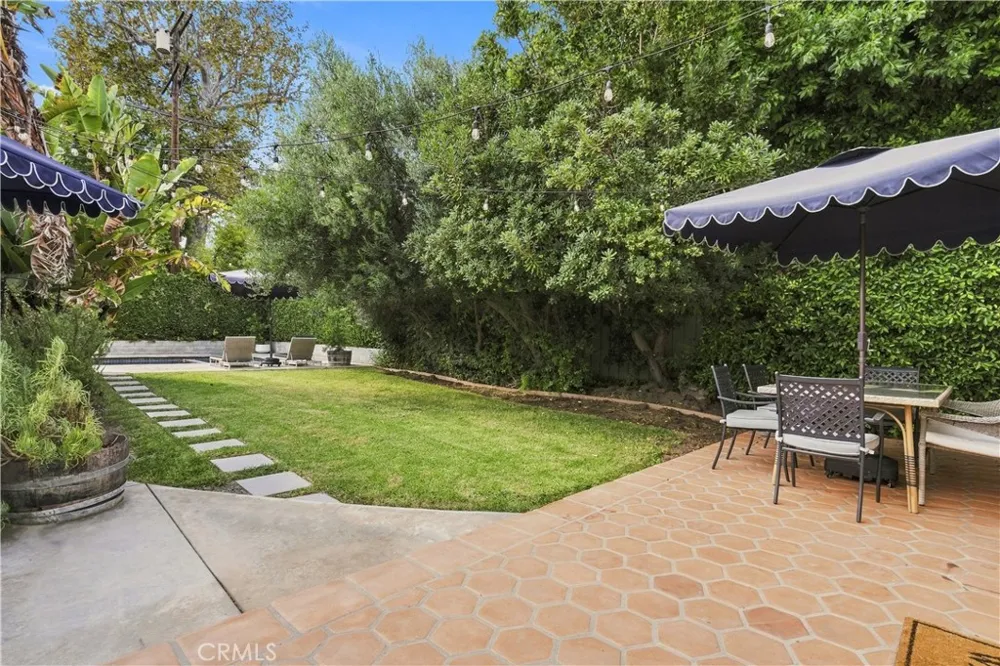 911 S Victoria Avenue Los Angeles, CA 90019