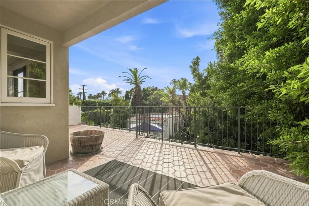 911 S Victoria Avenue Los Angeles, CA 90019