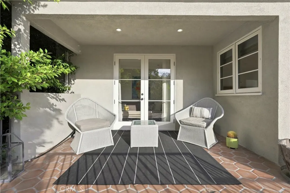 911 S Victoria Avenue Los Angeles, CA 90019
