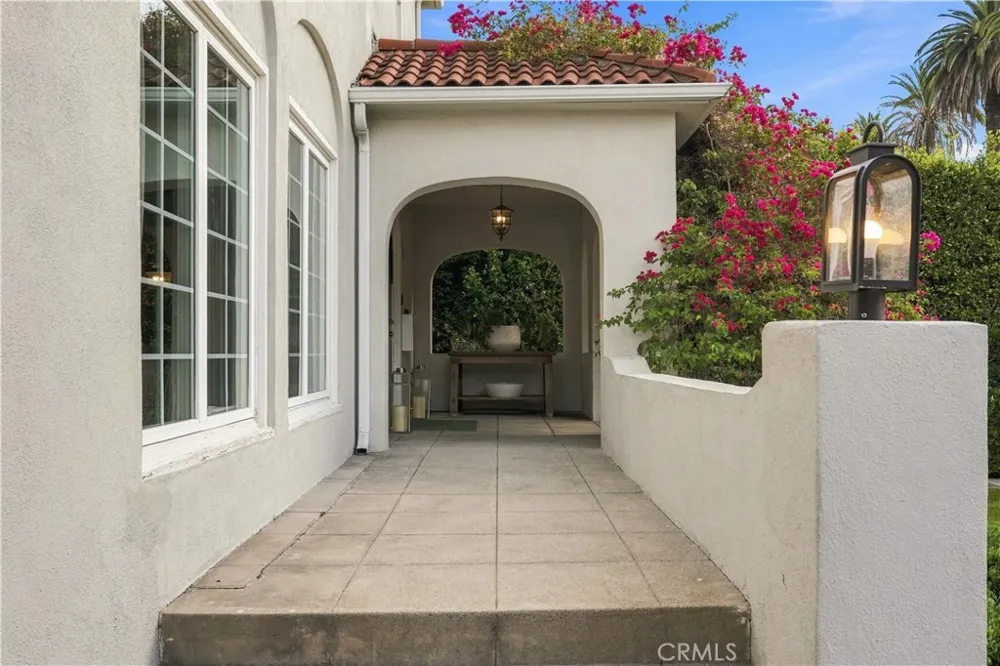911 S Victoria Avenue Los Angeles, CA 90019
