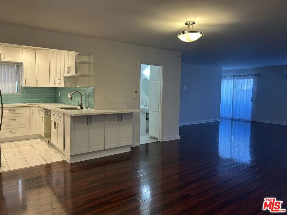 2452 Chelsea Place #E Santa Monica, CA 90404