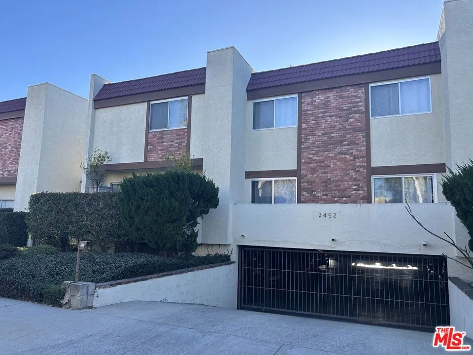 2452 Chelsea Place #E Santa Monica, CA 90404