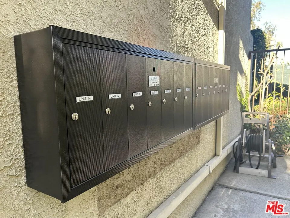 2452 Chelsea Place #E Santa Monica, CA 90404