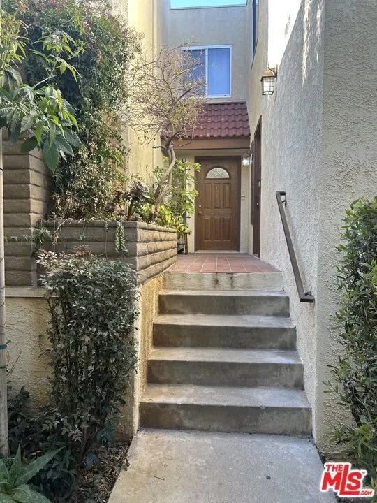 2452 Chelsea Place #E Santa Monica, CA 90404
