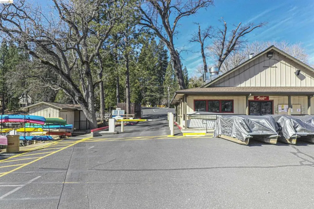 19007 Digger Pine St Groveland, CA 95321