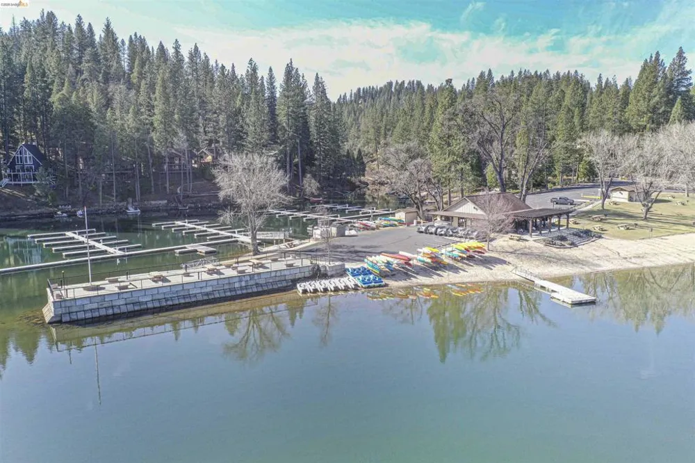 19007 Digger Pine St Groveland, CA 95321