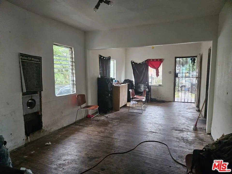 155 W 75th Street Los Angeles, CA 90003
