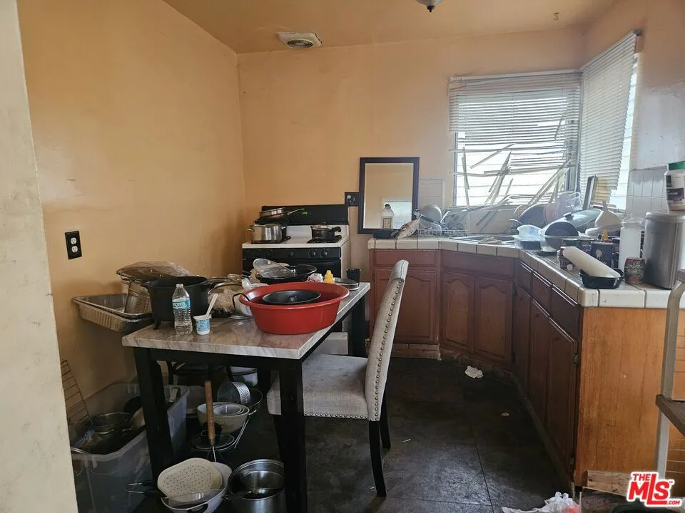 155 W 75th Street Los Angeles, CA 90003