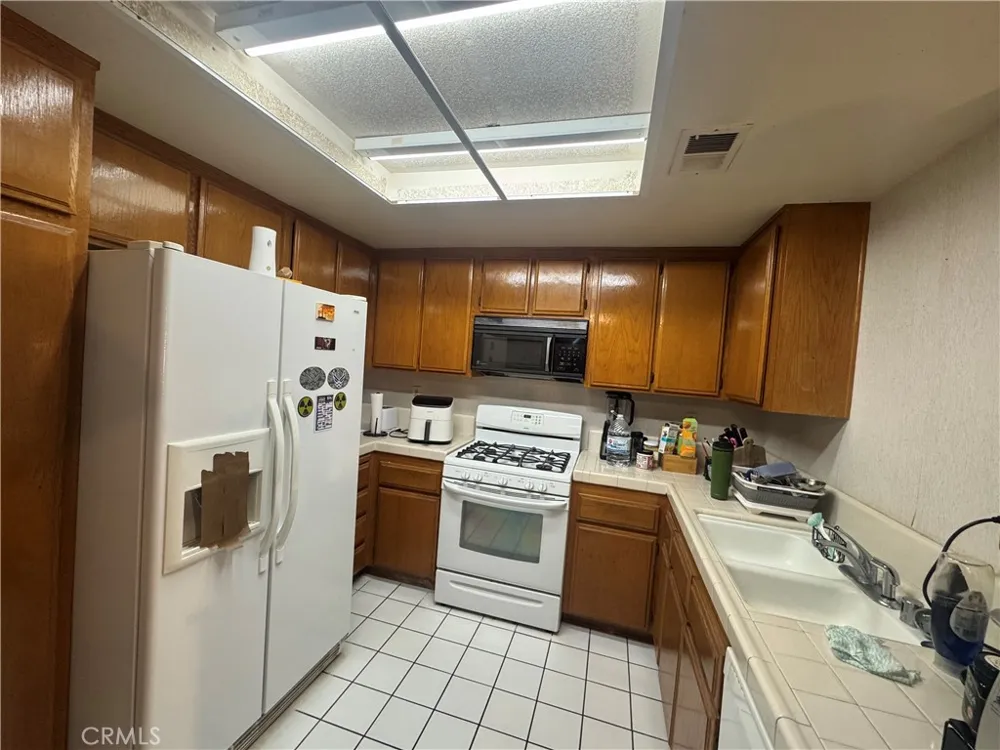 587 La Costa Banning, CA 92220