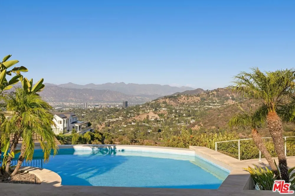 11975 Crest Place Beverly Hills, CA 90210