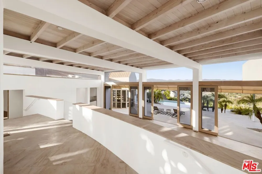 11975 Crest Place Beverly Hills, CA 90210