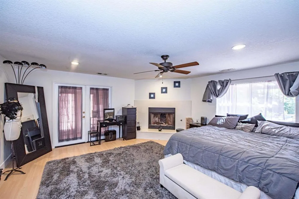 2715 S Centre City Parkway Escondido, CA 92025