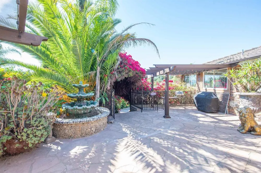 2715 S Centre City Parkway Escondido, CA 92025