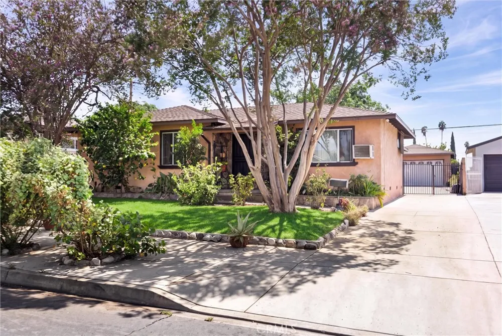 16636 E Masline Covina, CA 91722