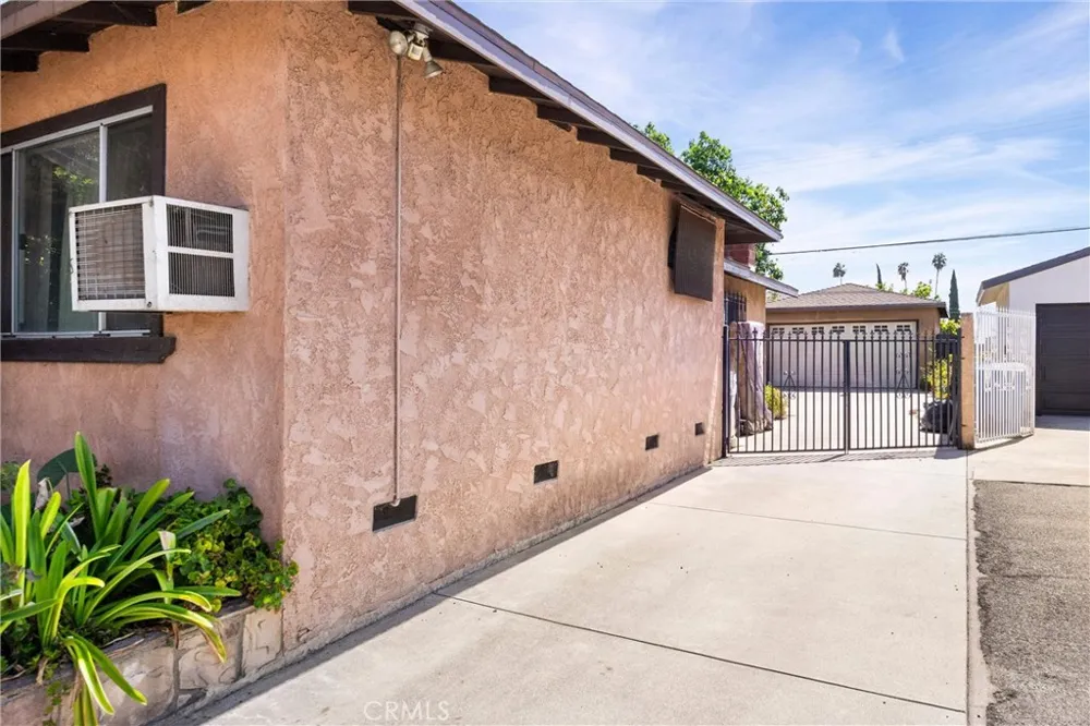 16636 E Masline Covina, CA 91722